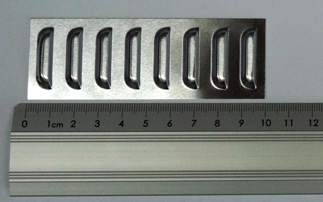 JTL:58018:Lueftungsschlitze-100x35mm-2-Stk-KR70023_b_2