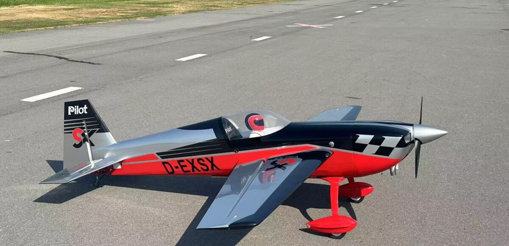 Pilot-RC Extra 330SX – 103" (2,64 m) 01
