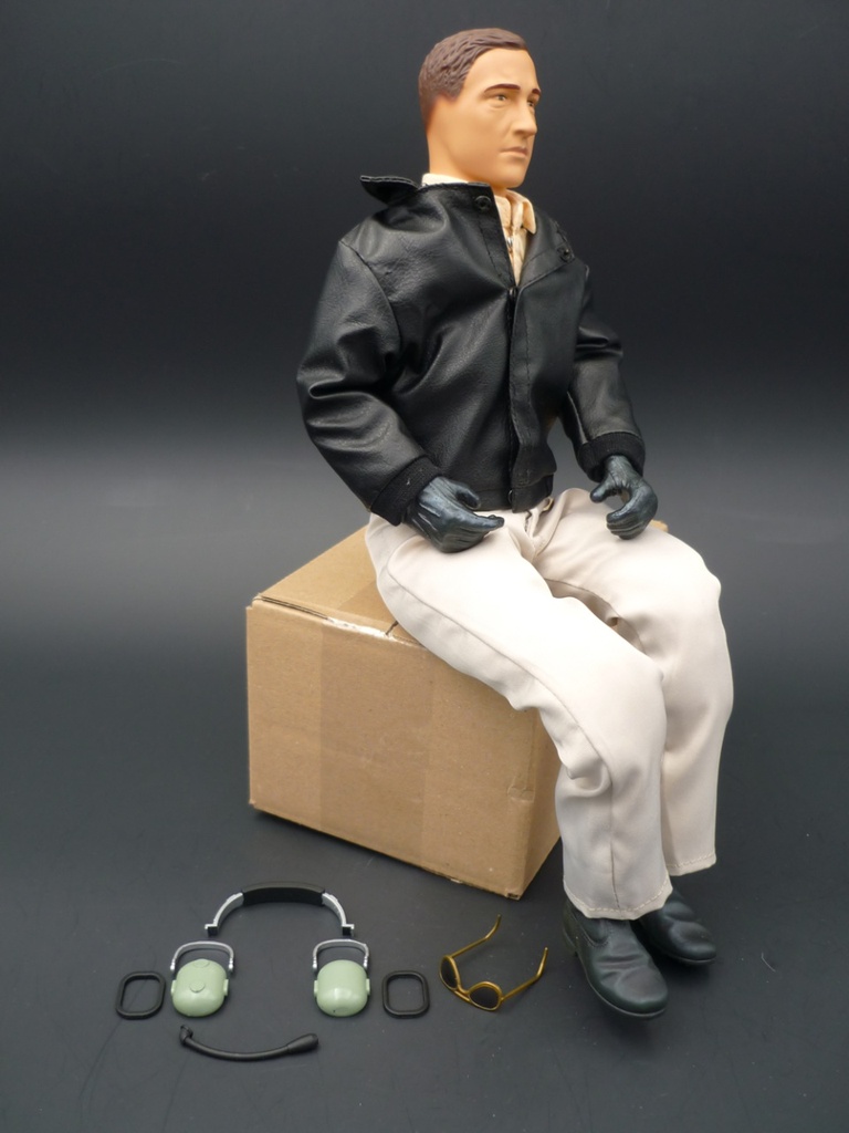 Scale-Pilot Zivil Black Jacket 1:4,5/1:4