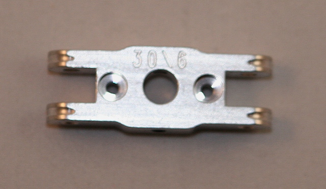 Mittelteil MADE 30 mm, für Blatthals 6mm, Bohrung 6mm zu HE Spinner