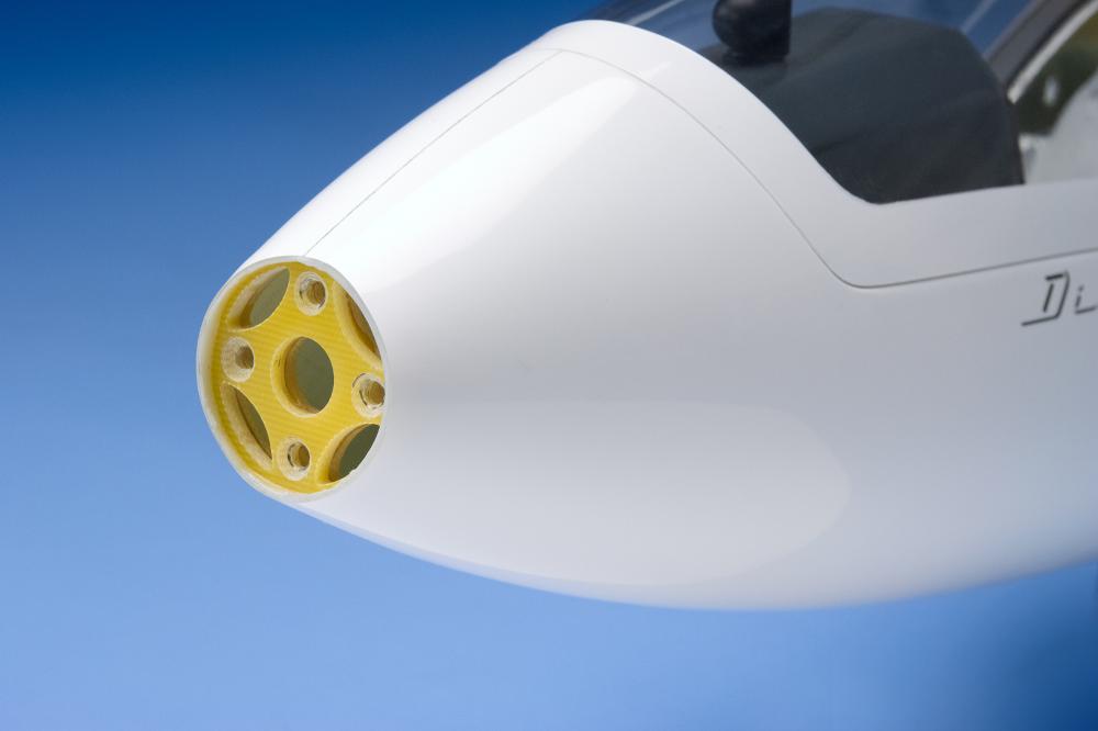 Bauservice – Rumpfnase für 44,5-mm-GM-Spinner ausschneiden und Motorspant einkleben