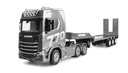 Scania 770 S Zugmaschine + Tieflader-Sattelauflieger 6x4 1:24 RTR silber