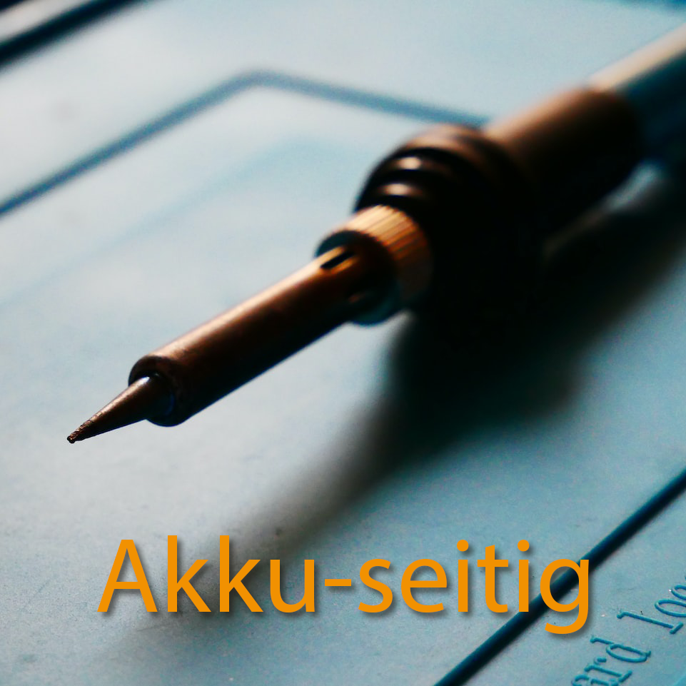 Akkuseitigen Stecker anlöten