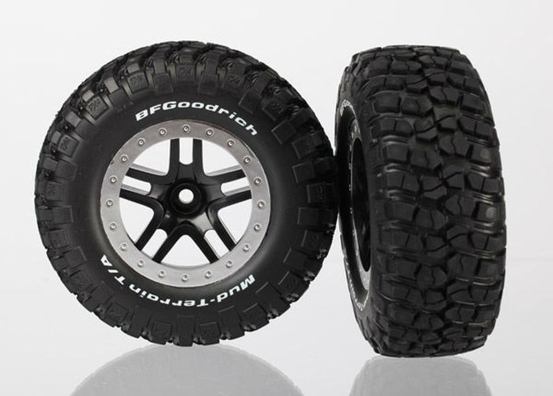 BFGoodrich T/A KM2 auf Felgen schwarz/satin-chrom vorne (2)